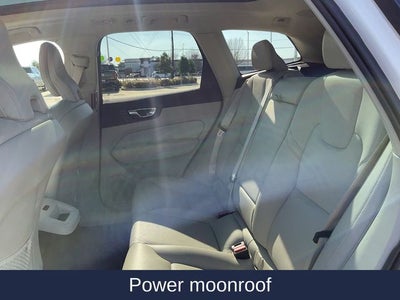 2022 Volvo XC60 B5 Momentum