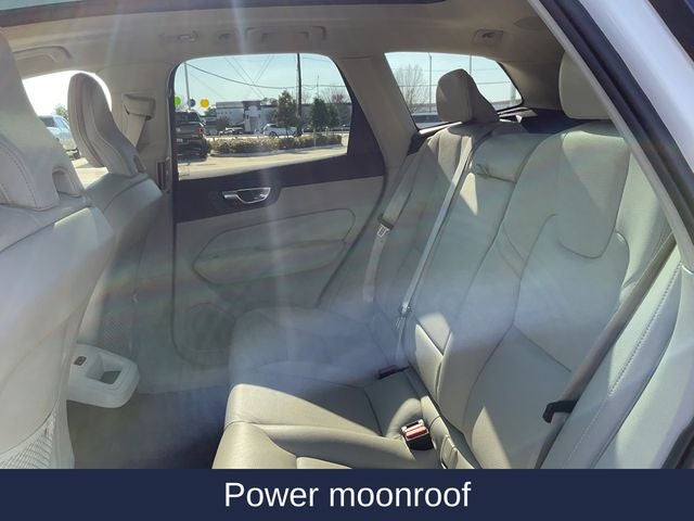 2022 Volvo XC60 B5 Momentum