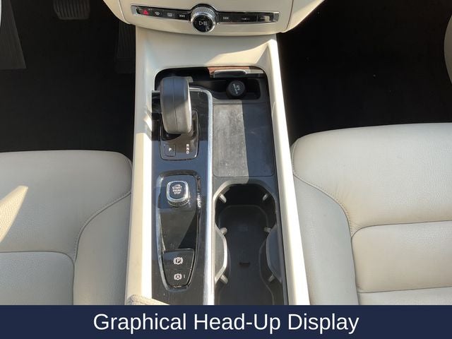 2022 Volvo XC60 B5 Momentum