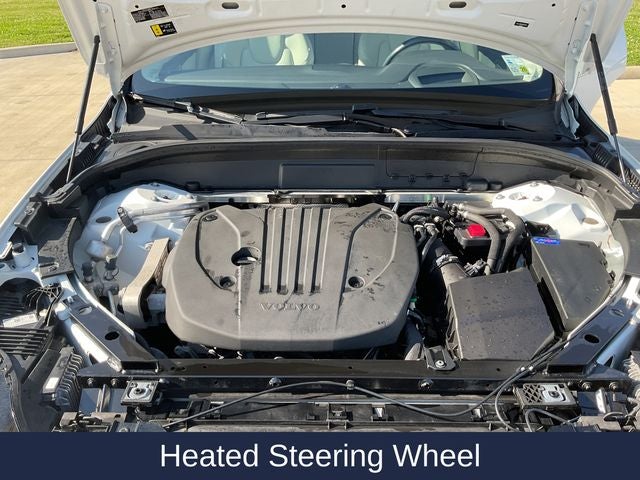 2022 Volvo XC60 B5 Momentum