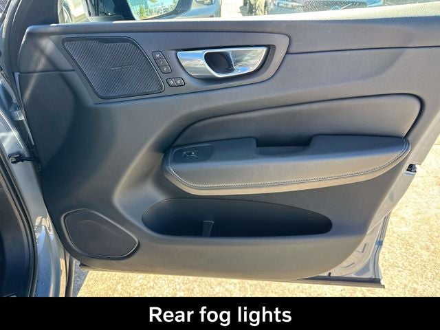 2023 Volvo XC60 B5 Ultimate Dark Theme