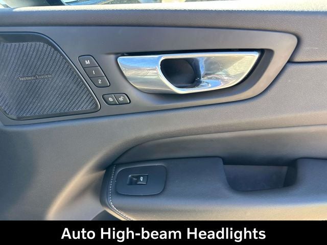 2023 Volvo XC60 B5 Ultimate Dark Theme