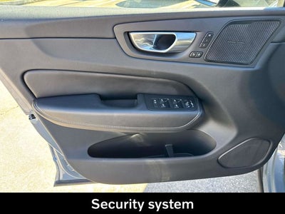 2023 Volvo XC60 B5 Ultimate Dark Theme