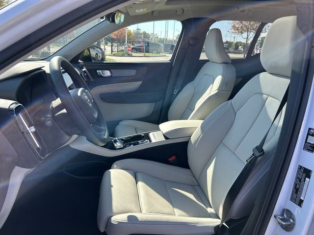 2026 Volvo XC40 B5 Plus