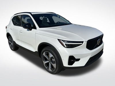 2026 Volvo XC40 B5 Plus