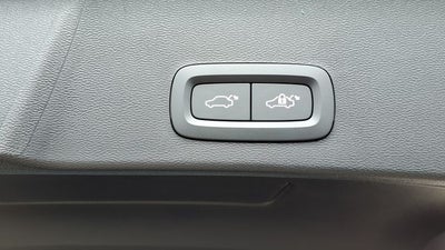 2026 Volvo XC40 B5 Ultra Black Edition