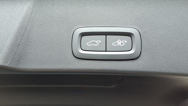 2026 Volvo XC40 B5 Ultra Black Edition