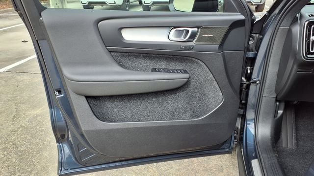 2026 Volvo XC40 B5 Ultra Black Edition