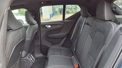 2026 Volvo XC40 B5 Ultra Black Edition