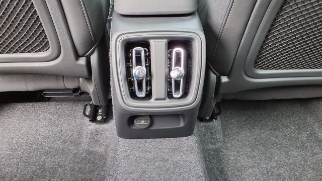 2026 Volvo XC40 B5 Ultra Black Edition