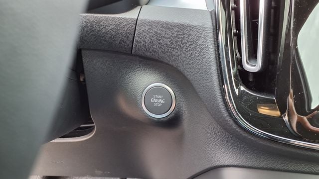 2026 Volvo XC40 B5 Ultra Black Edition