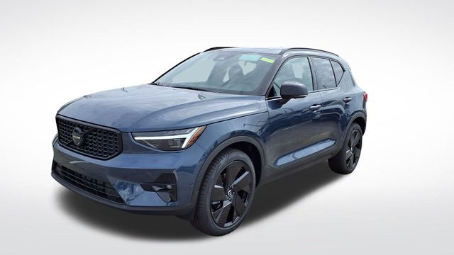 2026 Volvo XC40 B5 Ultra Black Edition