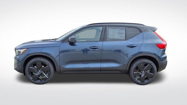 2026 Volvo XC40 B5 Ultra Black Edition