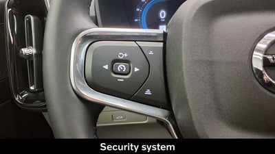 2023 Volvo XC40 B5 Plus Bright Theme