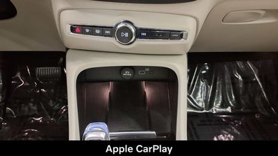 2023 Volvo XC40 B5 Plus Bright Theme