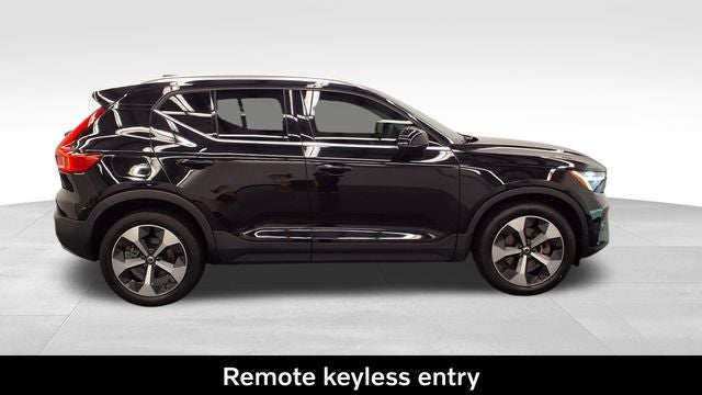 2023 Volvo XC40 B5 Plus Bright Theme