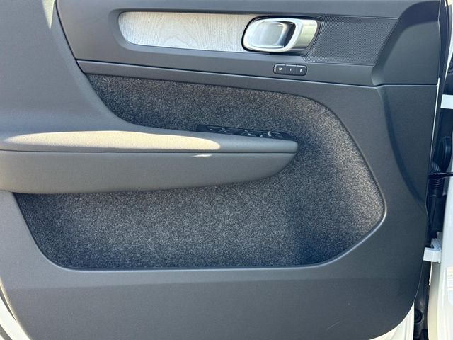 2026 Volvo XC40 B5 Core