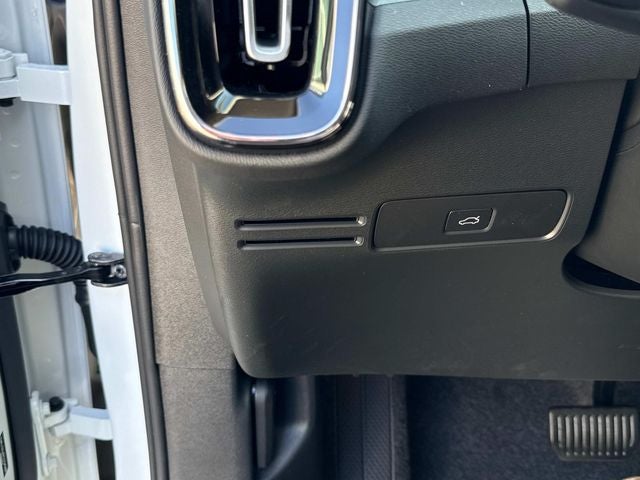 2026 Volvo XC40 B5 Core