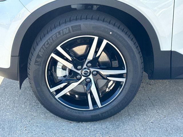 2026 Volvo XC40 B5 Core