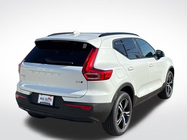 2026 Volvo XC40 B5 Core