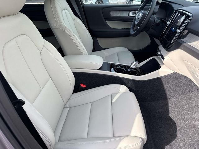 2026 Volvo XC40 B5 Ultra