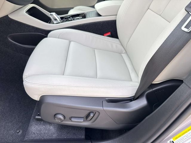 2026 Volvo XC40 B5 Ultra