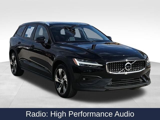 2025 Volvo V60 Cross Country B5 Plus