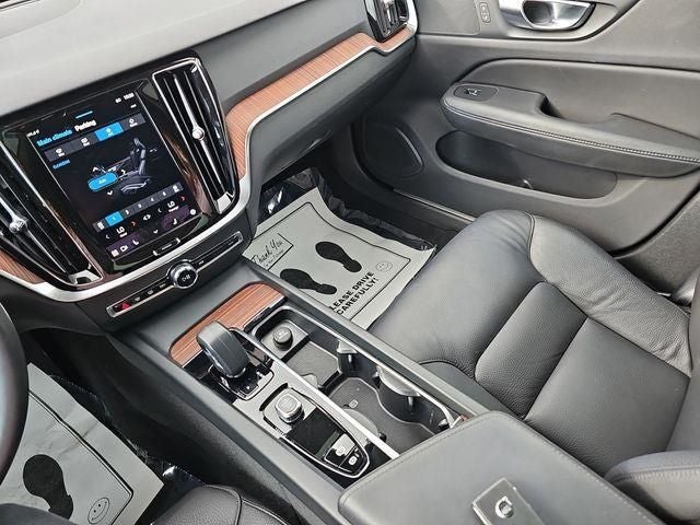 2025 Volvo V60 Cross Country B5 Plus