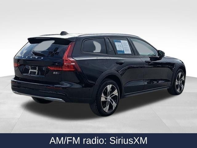 2025 Volvo V60 Cross Country B5 Plus