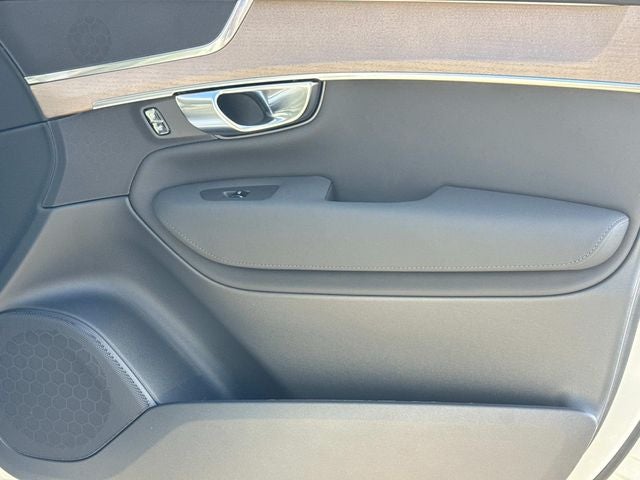 2026 Volvo XC90 B5 Plus