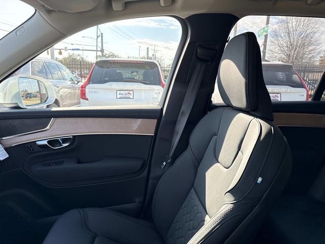 2026 Volvo XC90 B5 Plus