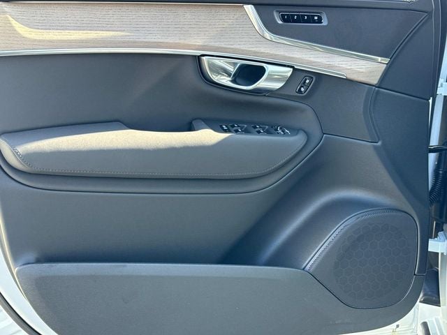 2026 Volvo XC90 B5 Plus