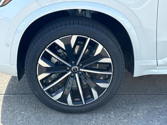 2026 Volvo XC90 B5 Plus