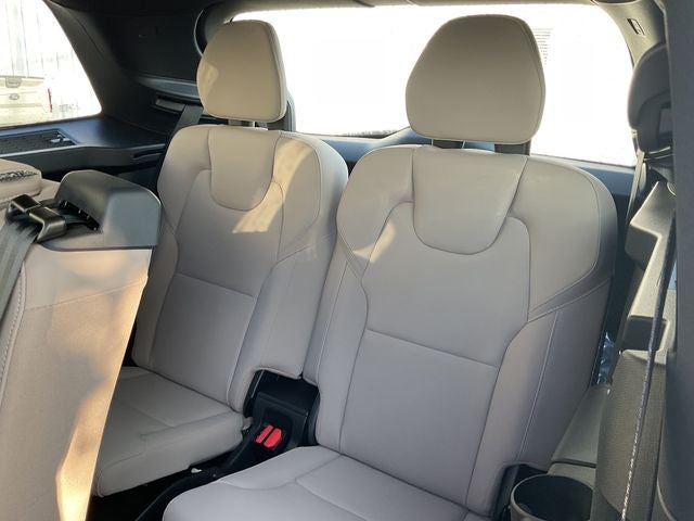 2026 Volvo XC90 B5 Plus