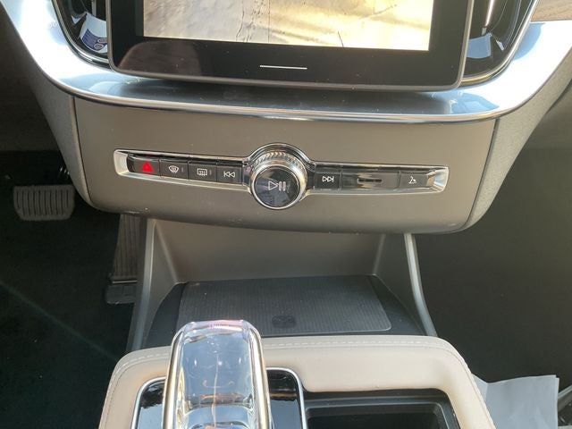 2026 Volvo XC90 B5 Plus