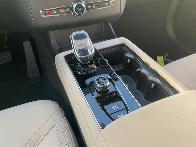 2026 Volvo XC90 B5 Plus