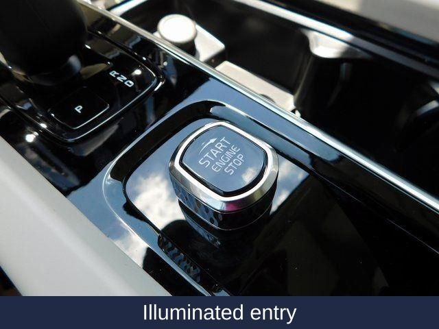 2025 Volvo XC60 Plus