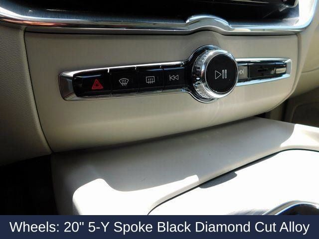 2025 Volvo XC60 Plus