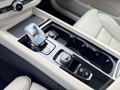 2026 Volvo XC60 B5 Ultra