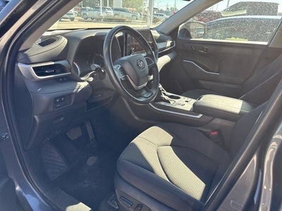 2024 Toyota Highlander LE