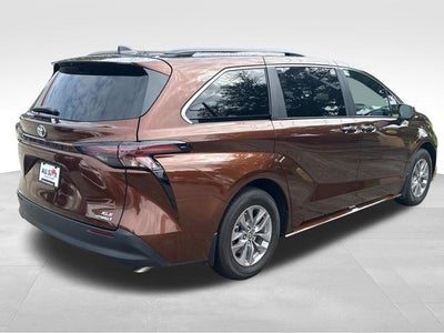 2024 Toyota Sienna XLE 8 Passenger