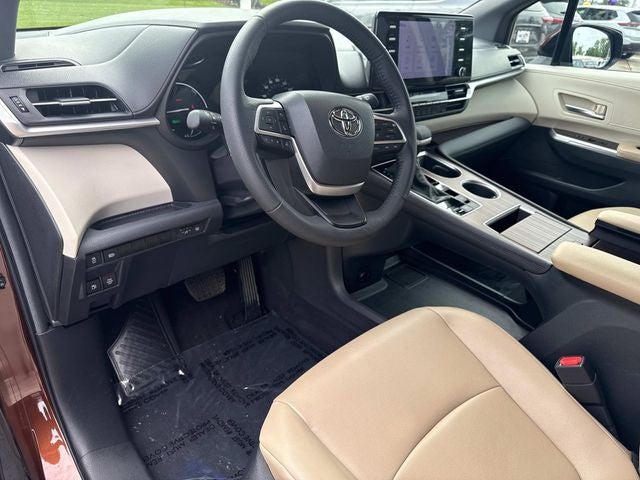 2024 Toyota Sienna XLE 8 Passenger