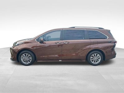 2024 Toyota Sienna XLE 8 Passenger